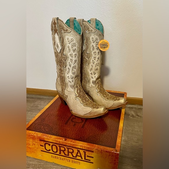 Corral Gold Embroidery Bone Crystal Wedding Cowboy Boots C3895 Size 7.5 - Picture 2 of 6
